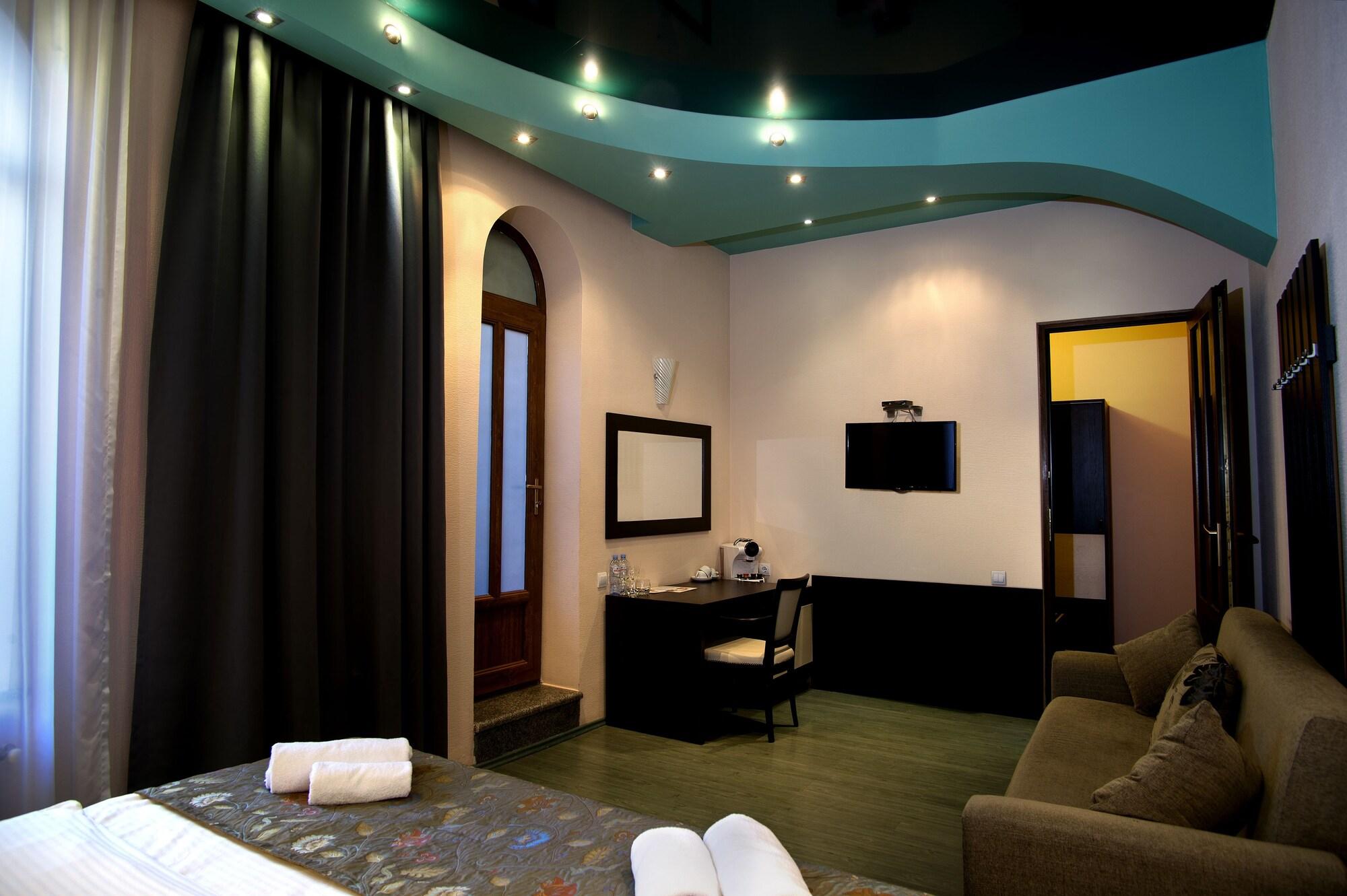 Coral Boutique Hotel Tbilisi Exterior photo
