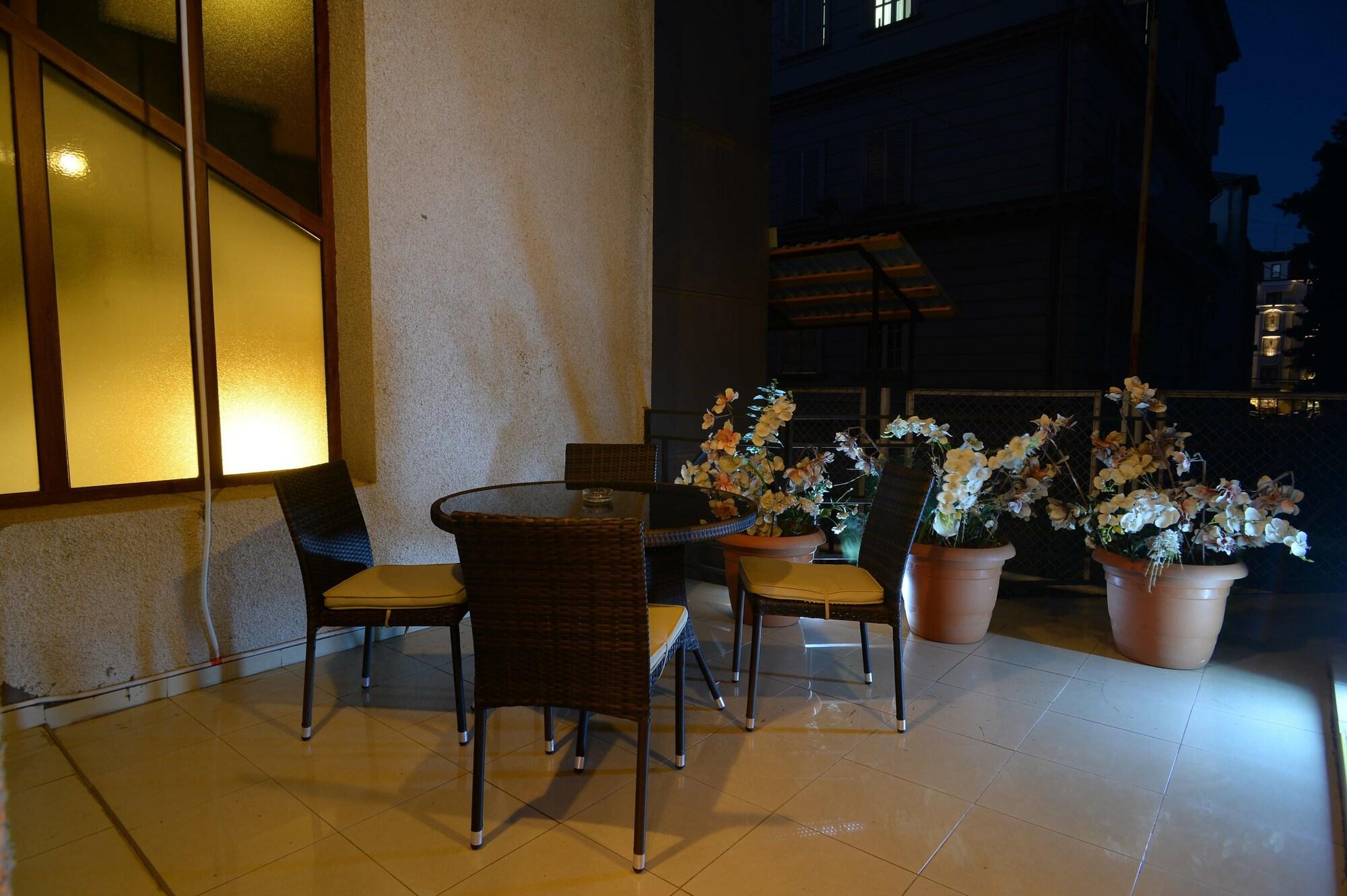 Coral Boutique Hotel Tbilisi Exterior photo